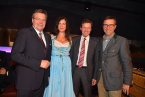 Von links: Tirols Landeshauptmann Günther Platter, Opernstar Natalia Ushakova, Bundesminister Karlheinz Töchterle und Tirol Werber Josef Margreiter