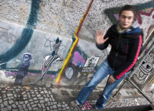 Die Stadt neu zu entdecken - Bilder, Graffiti und Objekte im öffentlichen Raum erkennen und wahrnehmen. Streetart-Führungen mit Caro Eickhoff in Berlin sind speziell. Grundvoraussetzung ist Offenheit und Toleranz.