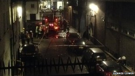 Aufnahme eines Nachbarn: Feuerwehr-Einsatz am kollabierten Hyatt Regency London The Churchill - dort ereignete sich eine schwere Gasexplosion im Untergeschoss