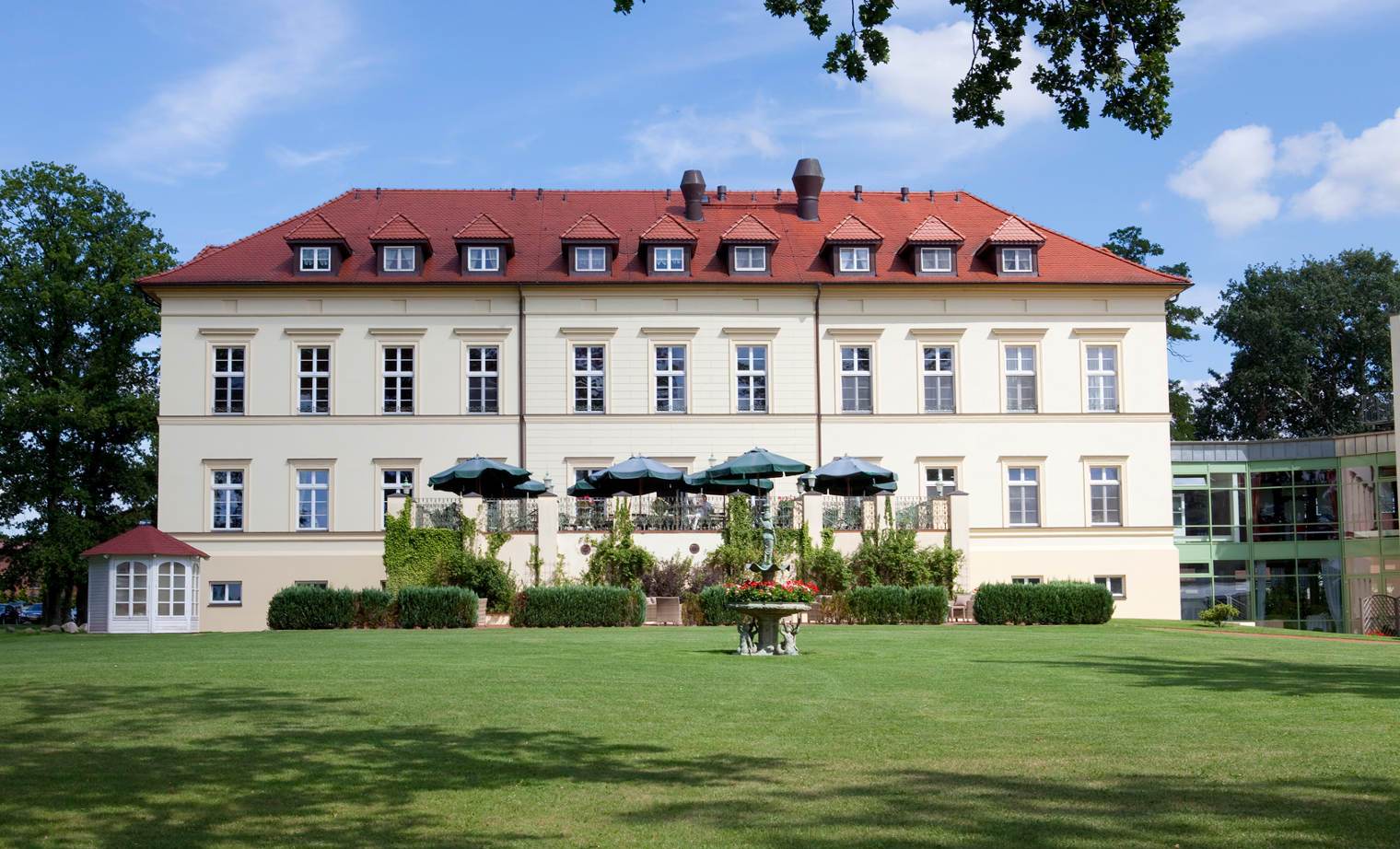Schloss Teschow wird zur Privatklinik