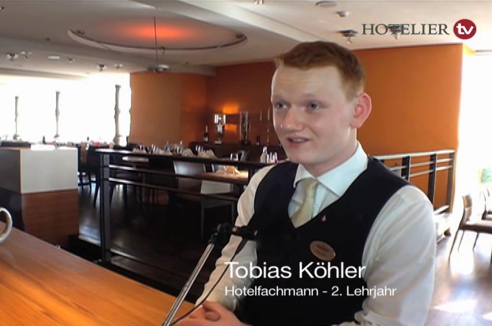 Tobias Köhler - So startet man eine Traumkarriere im Hotel - Talent Development im Mövenpick Hotel Hamburg - Aktueller Bericht bei HOTELIER TV: http://www.hoteliertv.net