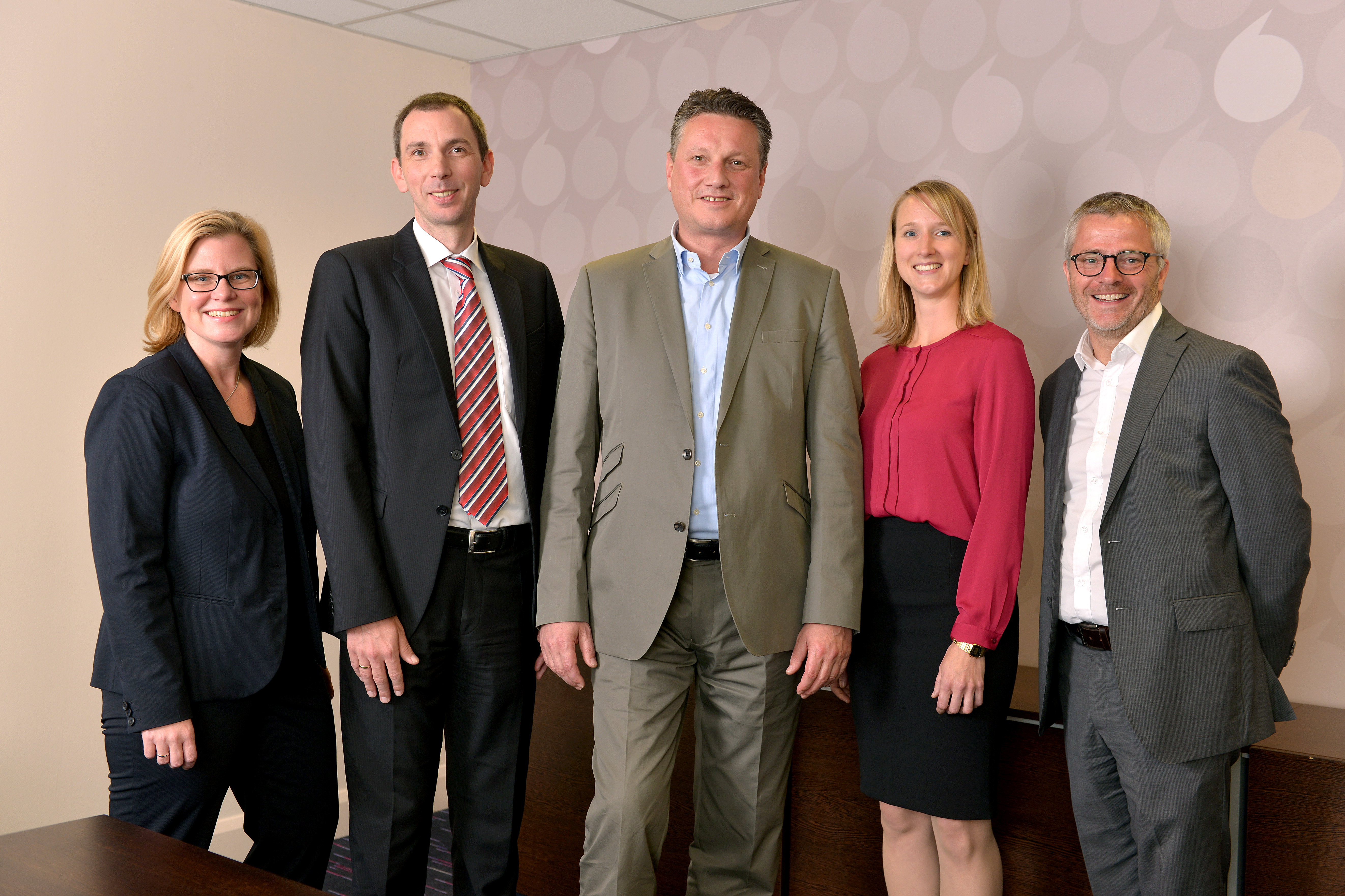 Das Premier Inn-Team für Deutschland steht (von links): Natalie Busch, Mark Sommer, Eric Hübbers, Elisabeth Knopp, Steve Hammond. Nicht im Bild: Richard Pearson