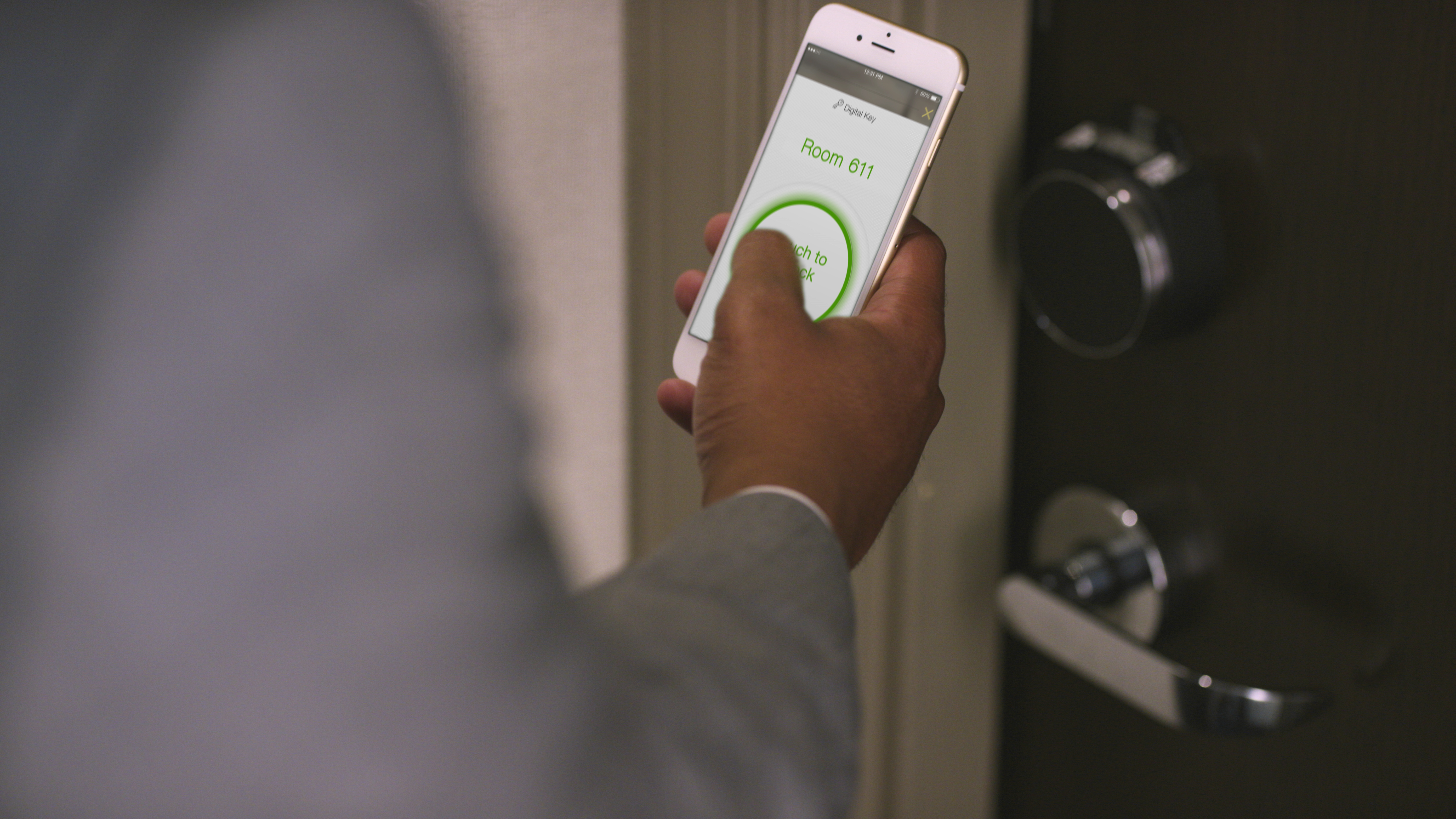 Hotelgäste werden selbstständig - Immer mehr nutzen Apps zum Check-in und zum Öffnen der Zimmertür - Smarte Travel Technology sollte für mehr Direktbuchungen sorgen - Hotelmitarbeiter gewinnen so mehr Zeit für echte Service