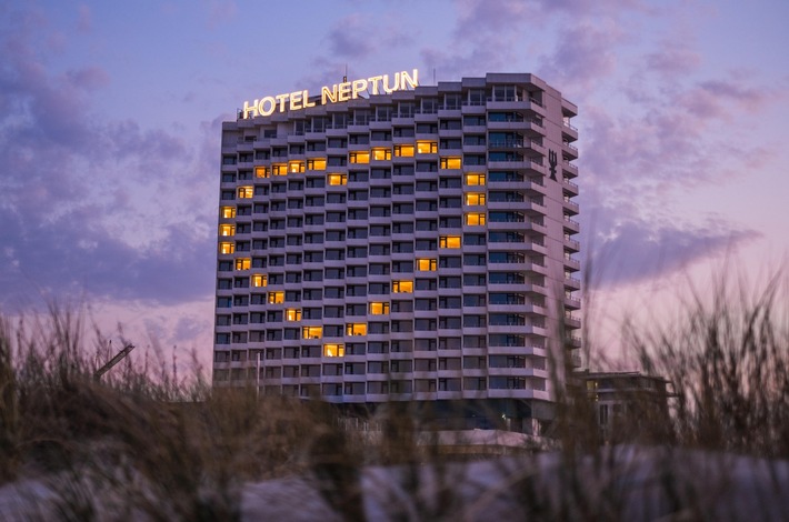 In einem der zehn Videos steht das Hotel Neptun im Ostseebad Warnemünde im Mittelpunkt. Foto: TMV