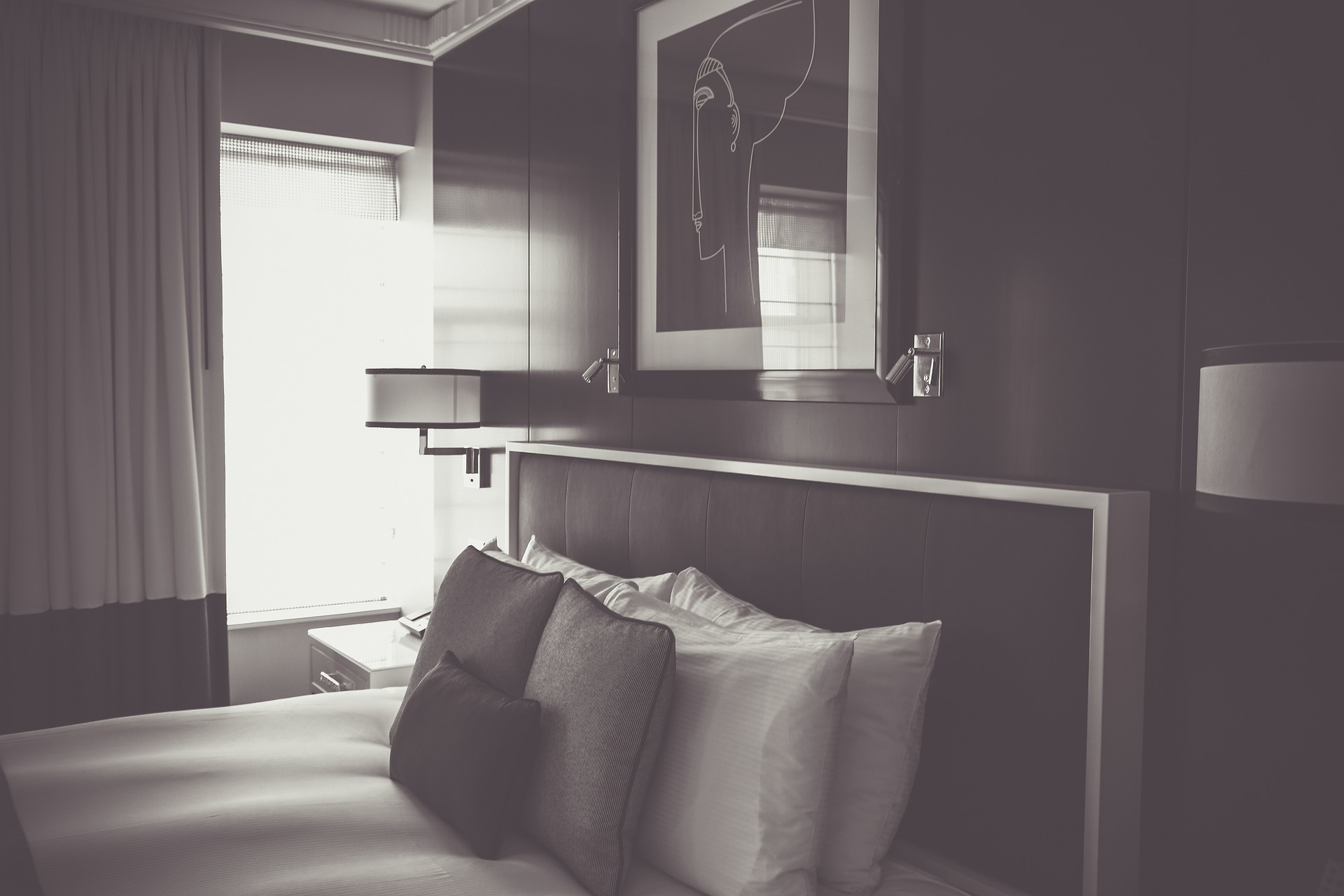 hotel-room-olichel-pixabay