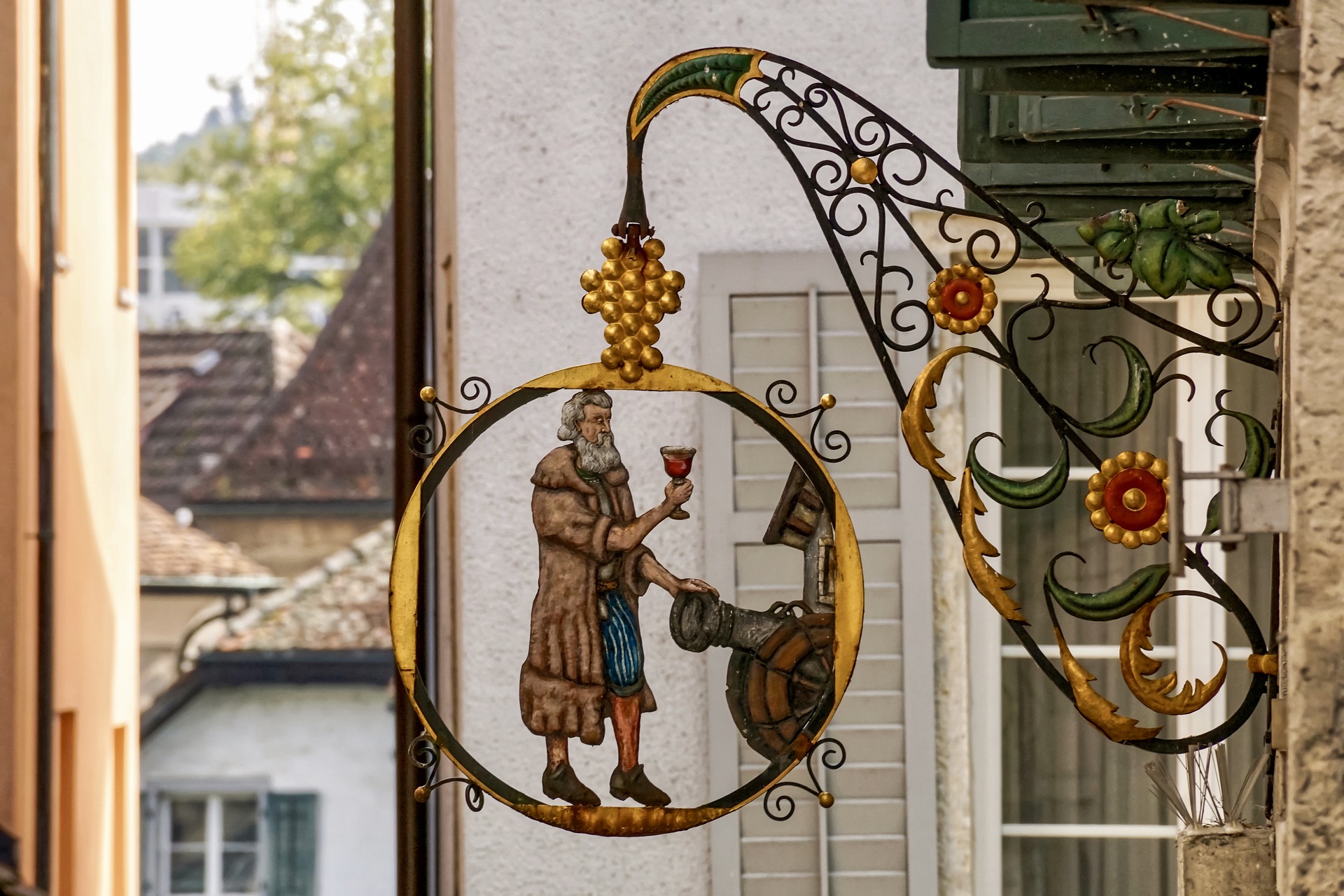 Werden Wirtshäuser zugesperrt oder wird ihre Nutzung aufgegeben, verschwindet mit ihnen oftmals die Seele eines Dorfes, eines Stadtviertels oder gar einer ganzen Region (Foto: Kulturerbe Bayern)